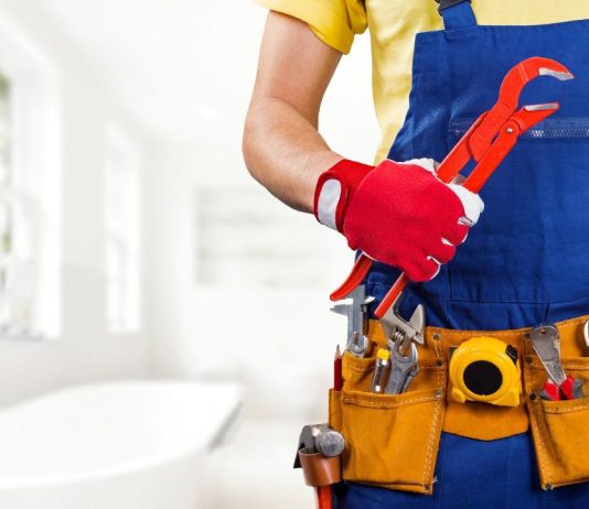 מאתר נזילות מים